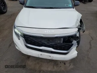 2022 Kia Seltos SX with VIN KNDETCA23N7299979, listed as a Copart auction lot 42940095 with 27,315 mi miles and Salvage title. Bid and sale history available at DreamBid. Image 12.
