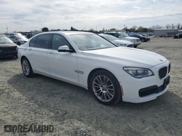 2015 BMW 7 Series 750Li z VIN WBAYE8C52FD781791, wystawiony jako Copart lot #49504935 z przebiegiem 103 171 mil mil oraz Szkoda całkowita • Salvage title. Historia ofert i sprzedaży dostępna na DreamBid. Obrazek 4.