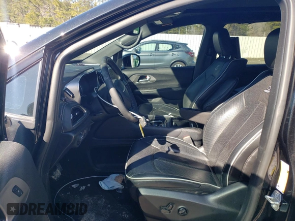 2023 Chrysler Pacifica Hybrid Limited with VIN 2C4RC1S77PR501630, listed as a Copart auction lot 46143825 with 39,419 mi miles and Salvage title. Bid and sale history available at DreamBid. Image 7.