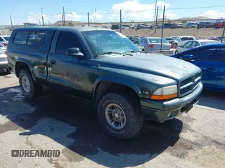 1999 Dodge Dakota z VIN 1B7GG26X4XS208987, wystawiony jako IAAI lot #42186092 z przebiegiem 170 327 mil mil oraz . Historia ofert i sprzedaży dostępna na DreamBid. Obrazek 1.