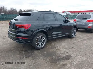 2024 Audi Q3 S line Premium Plus z VIN WA1EECF33R1086173, wystawiony jako IAAI lot #41741276 z przebiegiem 8987 mil mil oraz . Historia ofert i sprzedaży dostępna na DreamBid. Obrazek 4.