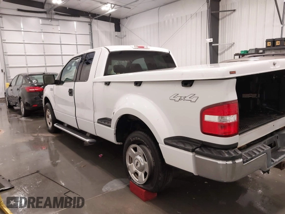 2004 Ford F-150 XLT z VIN 1FTPX04514KB70491, wystawiony jako IAAI lot #41320139 z przebiegiem 131 891 mil mil oraz . Historia ofert i sprzedaży dostępna na DreamBid. Obrazek 15.