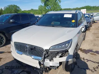 2021 Lincoln Aviator Reserve z VIN 5LM5J7WC6MGL12195, wystawiony jako IAAI lot #42159567 z przebiegiem 95 199 mil mil oraz . Historia ofert i sprzedaży dostępna na DreamBid. Obrazek 6.
