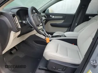 2024 Volvo XC40 Plus Bright Theme z VIN YV4L12UE0R2303399, wystawiony jako Copart lot #74531594 z przebiegiem 7 281 mil mil oraz Szkoda całkowita • Salvage title. Historia ofert i sprzedaży dostępna na DreamBid. Obrazek 7.