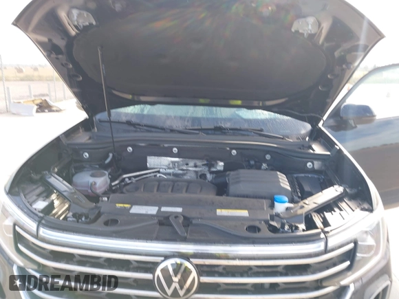 2024 Volkswagen Atlas SE with VIN 1V2LR2CA7RC553936, listed as a IAAI auction lot 40662181 with 4,305 mi miles and . Bid and sale history available at DreamBid. Image 10.