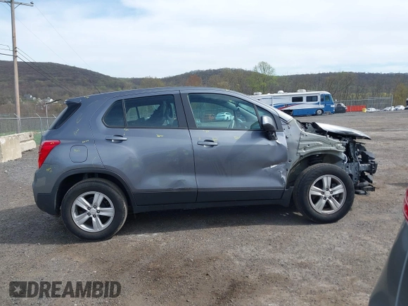 2020 Chevrolet Trax LS with VIN 3GNCJKSB2LL326823, listed as a IAAI auction lot 42103386 with 33,241 mi miles and . Bid and sale history available at carsss.com. Image 14.