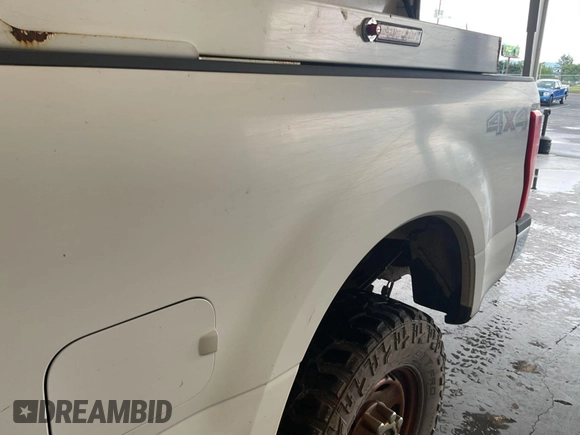 2019 Ford F-250 XL z VIN 1FT7X2B64KEC60947, wystawiony jako IAAI lot #42674456 z przebiegiem 117 379 mil mil oraz . Historia ofert i sprzedaży dostępna na DreamBid. Obrazek 7.