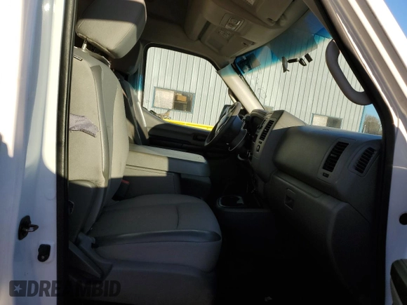 2012 Nissan NV SV z VIN 1N6BF0LY9CN116777, wystawiony jako Copart lot #45155225 z przebiegiem 159 708 mil mil oraz Szkoda całkowita • Salvage title. Historia ofert i sprzedaży dostępna na DreamBid. Obrazek 11.