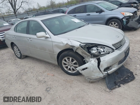 2002 Lexus ES 300 with VIN JTHBF30G425002375, listed as a IAAI auction lot 42031737 with 160,562 mi miles. Bid and sale history available at carsss.com. Image 1.