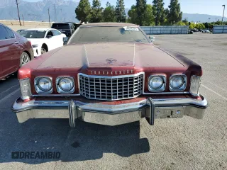 1976 Ford Thunderbird z VIN 6Y87A116695, wystawiony jako Copart lot #58666525 z przebiegiem 58 832 mil mil oraz Czysty tytuł • Clean title. Historia ofert i sprzedaży dostępna na DreamBid. Obrazek 5.