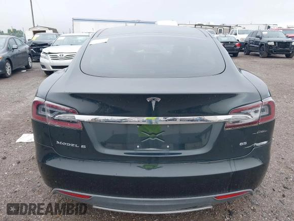 2013 Tesla Model S z VIN 5YJSA1DN2DFP07738, wystawiony jako IAAI lot #42433771 z przebiegiem 71 606 mil mil oraz . Historia ofert i sprzedaży dostępna na DreamBid. Obrazek 16.