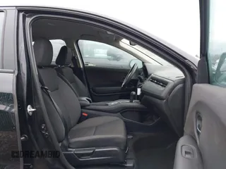 2021 Honda HR-V LX with VIN 3CZRU6H30MM711305, listed as a IAAI auction lot 41698738 with 38,466 mi miles. Bid and sale history available at carsss.com. Image 5.