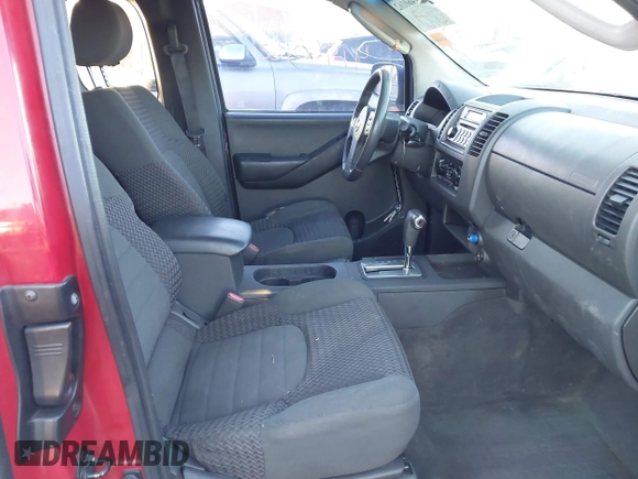 2006 Nissan Frontier SE z VIN 1N6AD06U56C414754, wystawiony jako IAAI lot #41460162 z przebiegiem 136 682 mil mil oraz . Historia ofert i sprzedaży dostępna na DreamBid. Obrazek 5.