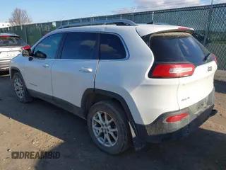 2016 Jeep Cherokee Latitude with VIN 1C4PJMCB1GW204412, listed as a IAAI auction lot 42031132 with 228,442 mi miles and . Bid and sale history available at carsss.com. Image 3.