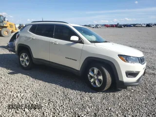 2018 Jeep Compass Latitude z VIN 3C4NJDBB8JT483363, wystawiony jako Copart lot #50693775 z przebiegiem 115 389 mil mil oraz Szkoda całkowita • Salvage title. Historia ofert i sprzedaży dostępna na DreamBid. Obrazek 4.