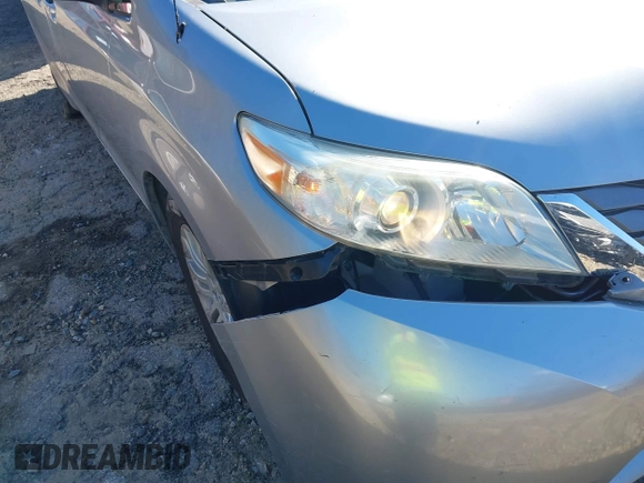 2011 Toyota Sienna XLE AAS with VIN 5TDYK3DC5BS039959, listed as a IAAI auction lot 41803881 with 129,479 mi miles. Bid and sale history available at carsss.com. Image 22.