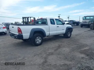 2006 Toyota Tacoma with VIN 5TEUU42N16Z216261, listed as a IAAI auction lot 41313912 with 97,086 mi miles. Bid and sale history available at carsss.com. Image 4.