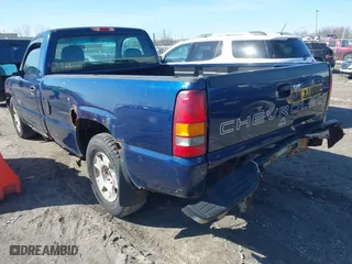 2002 Chevrolet Silverado 1500 with VIN 1GCEC14W22Z151678, listed as a IAAI auction lot 41788024 with 104,195 mi miles. Bid and sale history available at carsss.com. Image 3.