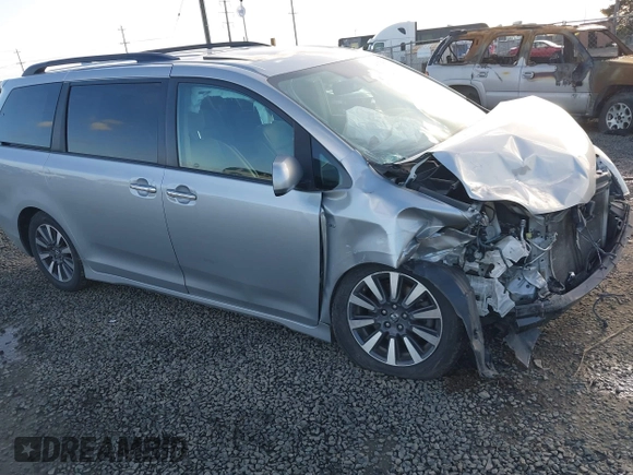 2020 Toyota Sienna XLE with VIN 5TDDZ3DC9LS232501, listed as a IAAI auction lot 41670286 with 93,252 mi miles. Bid and sale history available at carsss.com. Image 1.