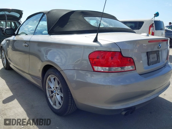 2011 BMW 1 Series 128i с VIN WBAUN1C56BVH82939, выставлен на аукционе IAAI как лот 41700305 с пробегом 91 792 миль миль и . История ставок и продаж доступна на DreamBid. Изображение 3.