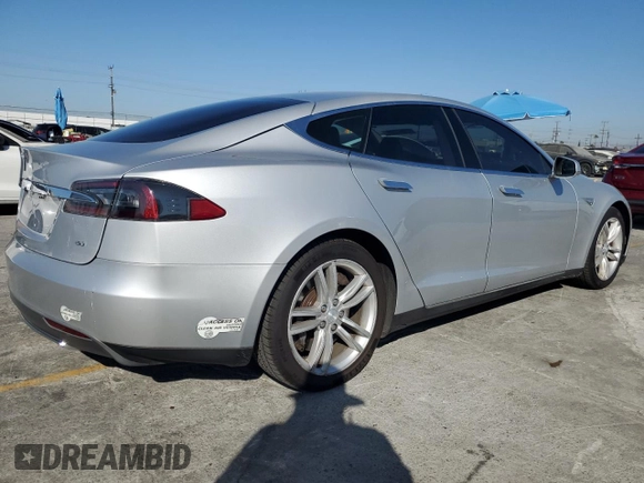 2013 Tesla Model S с VIN 5YJSA1DG7DFP11382, выставлен на аукционе Copart как лот 67097375 с пробегом 55 481 миль миль и Списание • Salvage title. История ставок и продаж доступна на DreamBid. Изображение 3.