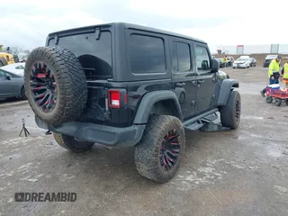 2022 Jeep Wrangler Unlimited Sport S z VIN 1C4HJXDG0NW133801, wystawiony jako IAAI lot #41908846 z przebiegiem 44 743 mil mil oraz . Historia ofert i sprzedaży dostępna na DreamBid. Obrazek 4.