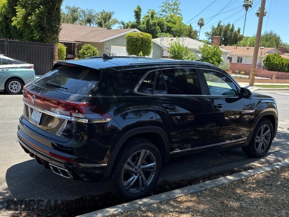 2024 Volkswagen Atlas SEL R-Line with VIN 1V2AE2CA3RC239395, listed as a Copart auction lot 64673685 with 1,724 mi miles and Clean title. Bid and sale history available at DreamBid. Image 4.