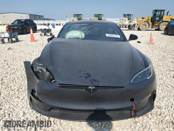 2023 Tesla Model S Plaid z VIN 5YJSA1E61PF528022, wystawiony jako Copart lot #53088135 z przebiegiem Nie podano mil oraz Czysty tytuł • Clean title. Historia ofert i sprzedaży dostępna na DreamBid. Obrazek 5.