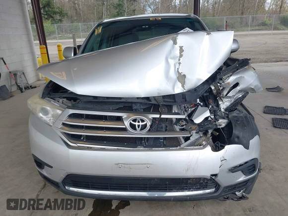 2013 Toyota Highlander with VIN 5TDZA3EH0DS043082, listed as a IAAI auction lot 41943547 with Not Provided miles and . Bid and sale history available at DreamBid. Image 6.