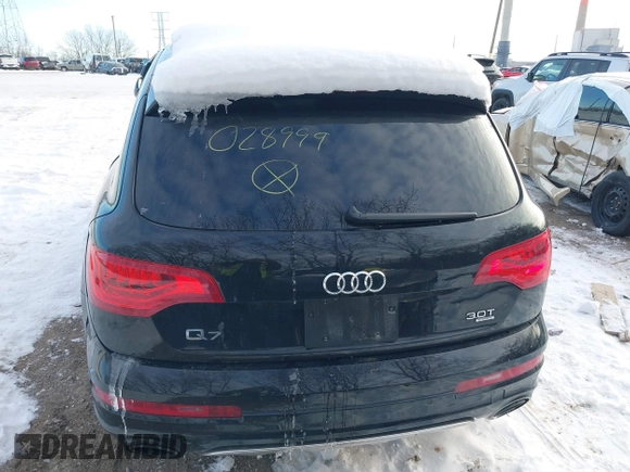 2015 Audi Q7 3.0T S line Prestige with VIN WA1DGAFE8FD028999, listed as a IAAI auction lot 41298408 with 111,446 mi miles. Bid and sale history available at carsss.com. Image 16.