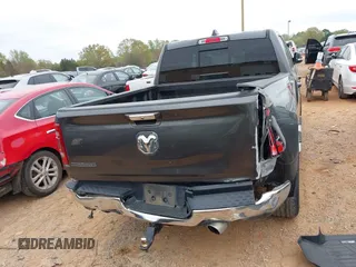 2019 Ram 1500 Big Horn z VIN 1C6RREFT7KN522858, wystawiony jako IAAI lot #41938140 z przebiegiem 115 165 mil mil oraz . Historia ofert i sprzedaży dostępna na DreamBid. Obrazek 16.