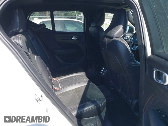 2021 Volvo XC40 R-Design z VIN YV4AC2HM8M2562007, wystawiony jako IAAI lot #42047885 z przebiegiem Nie podano mil oraz . Historia ofert i sprzedaży dostępna na DreamBid. Obrazek 8.