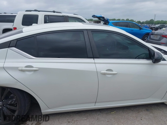 2022 Nissan Altima SR z VIN 1N4BL4CV3NN424416, wystawiony jako IAAI lot #42127183 z przebiegiem 8 881 mil mil oraz . Historia ofert i sprzedaży dostępna na DreamBid. Obrazek 13.