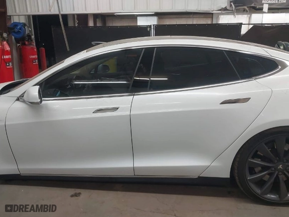 2014 Tesla Model S P85D with VIN 5YJSA1H23EFP63785, listed as a IAAI auction lot 41872168 with 118,248 mi miles. Bid and sale history available at carsss.com. Image 15.