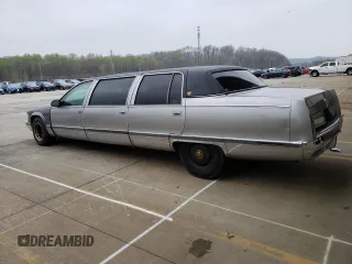 1996 Cadillac Fleetwood z VIN 1G6DW52P3TR710083, wystawiony jako Copart lot #52963025 z przebiegiem 130 658 mil mil oraz Czysty tytuł • Clean title. Historia ofert i sprzedaży dostępna na DreamBid. Obrazek 2.