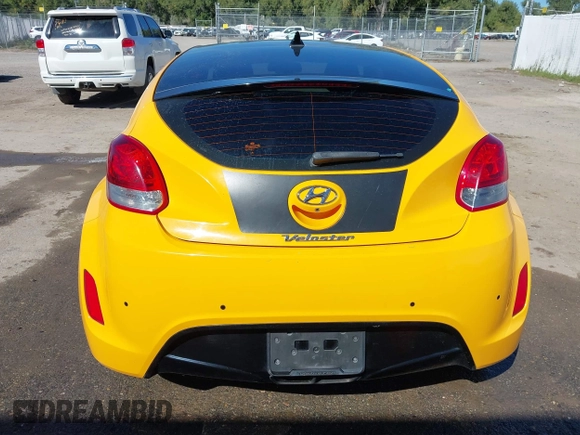 2013 Hyundai Veloster w/Gray Int with VIN KMHTC6AD8DU093272, listed as a IAAI auction lot 40407768 with 91,038 mi miles and . Bid and sale history available at DreamBid. Image 18.