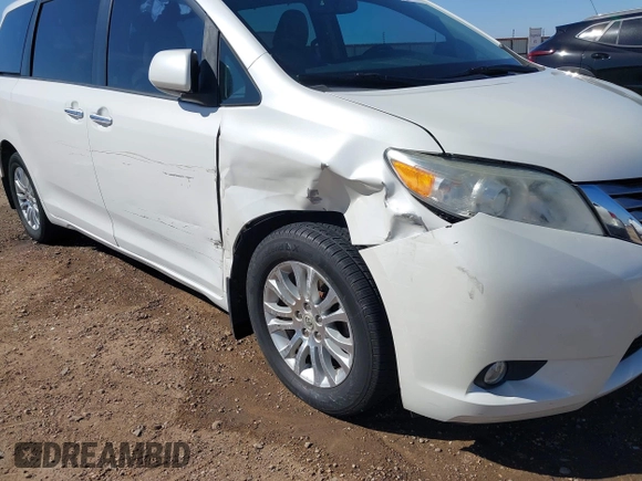 2017 Toyota Sienna XLE Auto Access Seat with VIN 5TDYZ3DC2HS806686, listed as a IAAI auction lot 41877474 with 72,011 mi miles. Bid and sale history available at carsss.com. Image 6.