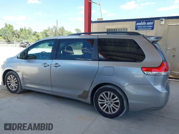 2011 Toyota Sienna XLE AAS with VIN 5TDYK3DC1BS007820, listed as a IAAI auction lot 41935200 with 123,554 mi miles. Bid and sale history available at carsss.com. Image 14.