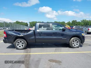 2021 Ram 1500 Big Horn z VIN 1C6SRFMT4MN663514, wystawiony jako IAAI lot #42419526 z przebiegiem 47 568 mil mil oraz . Historia ofert i sprzedaży dostępna na DreamBid. Obrazek 13.