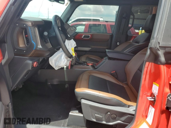 2022 Ford Bronco с VIN 1FMEE5DP9NLB49973, выставлен на аукционе Copart как лот 56214605 с пробегом 23 697 миль миль и Списание • Salvage title. История ставок и продаж доступна на DreamBid. Изображение 7.