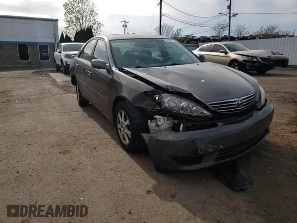 2006 Toyota Camry LE z VIN 4T1BF30K46U628070, wystawiony jako Copart lot #54582755 z przebiegiem 278 805 mil mil oraz Szkoda całkowita • Salvage title. Historia ofert i sprzedaży dostępna na DreamBid. Obrazek 14.