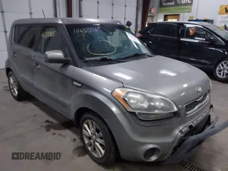 2013 Kia Soul with VIN KNDJT2A56D7566582, listed as a IAAI auction lot 41633985 with 103,396 mi miles. Bid and sale history available at carsss.com. Image 1.