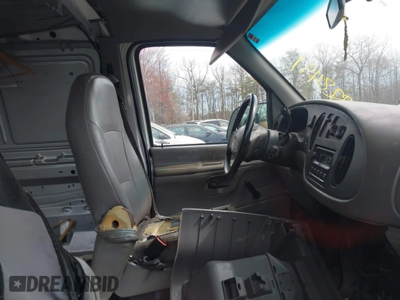 2001 Ford Econoline Cargo with VIN 1FTRE14281HA44065, listed as a IAAI auction lot 41828491 with 116,086 mi miles. Bid and sale history available at carsss.com. Image 5.