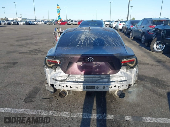 2017 Toyota 86 z VIN JF1ZNAA13H9705460, wystawiony jako IAAI lot #41955022 z przebiegiem 83 218 mil mil oraz . Historia ofert i sprzedaży dostępna na DreamBid. Obrazek 17.