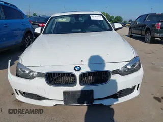 2014 BMW 3 Series 328i xDrive z VIN WBA3B5G56ENS10972, wystawiony jako IAAI lot #42704972 z przebiegiem 138 309 mil mil oraz . Historia ofert i sprzedaży dostępna na DreamBid. Obrazek 13.