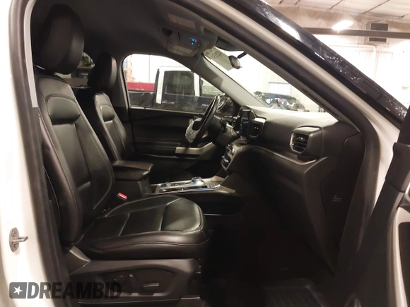 2022 Ford Explorer XLT z VIN 1FMSK8DH4NGB05636, wystawiony jako IAAI lot #42211545 z przebiegiem 55 366 mil mil oraz . Historia ofert i sprzedaży dostępna na DreamBid. Obrazek 5.