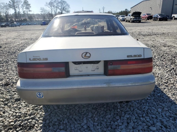 1996 Lexus ES 300 with VIN JT8BF12GXT0160445, listed as a Copart auction lot 43913625 with 0 mi miles and Non Repairable. Bid and sale history available at carsss.com. Image 6.