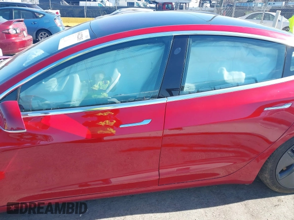 2018 Tesla Model 3 Long Range Battery z VIN 5YJ3E1EA4JF022284, wystawiony jako IAAI lot #41422203 z przebiegiem 71 521 mil mil oraz . Historia ofert i sprzedaży dostępna na DreamBid. Obrazek 13.