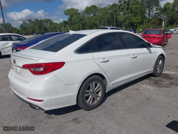 2016 Hyundai Sonata 2.4L SE with VIN 5NPE24AFXGH270571, listed as a IAAI auction lot 41520179 with 186,005 mi miles. Bid and sale history available at carsss.com. Image 4.