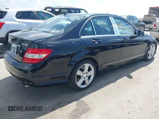 2011 Mercedes-Benz C 300 Sport z VIN WDDGF8BB6BR133621, wystawiony jako IAAI lot #42561902 z przebiegiem 106 078 mil mil oraz . Historia ofert i sprzedaży dostępna na DreamBid. Obrazek 4.